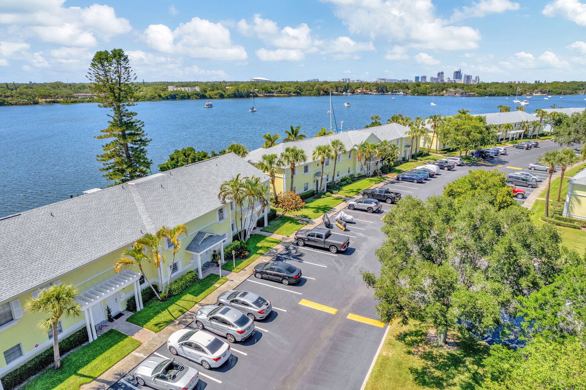 Building Photo - 3743 Pompano Dr SE