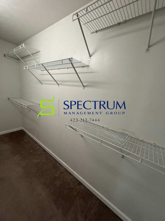 Building Photo - 2 Bedroom 1.5 Bath duplex with basement garage.