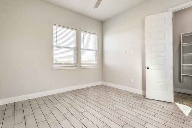 Building Photo - 2916 Hi Mesa