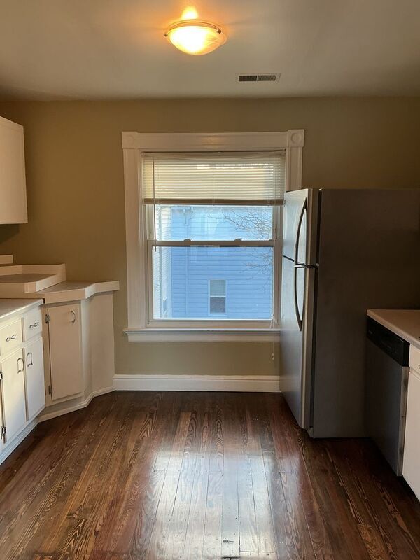 Building Photo - 2889 Markbreit Ave