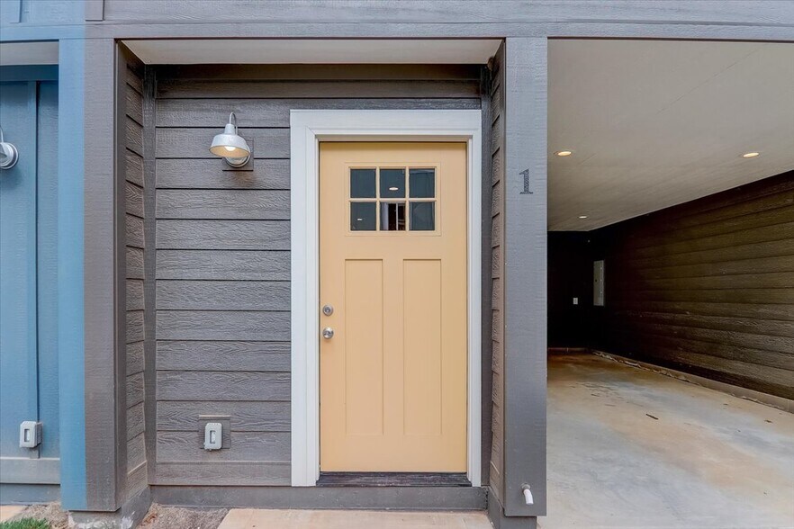 Welcome home - 1 W Citra St