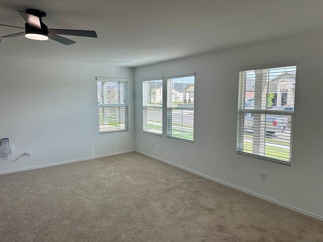 Building Photo - 228 Sormonne Lp