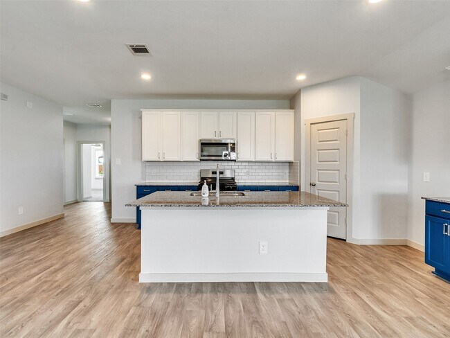 Building Photo - 10627 Great Basin Dr