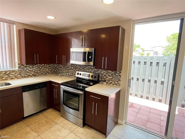 Building Photo - 3 br, 3 bath House - 5762 Fox Hollow Dr Apt C