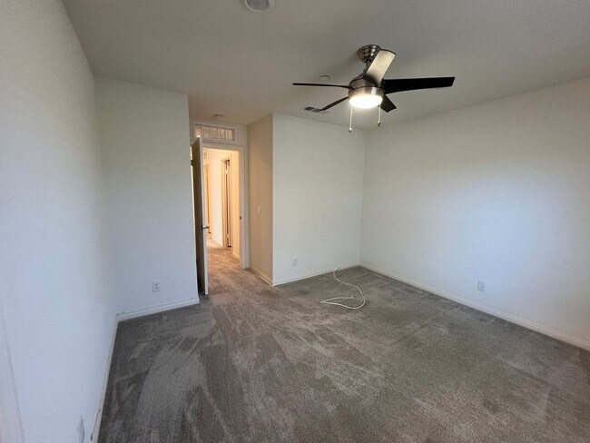 Building Photo - 3 Bedroom Plus Bonus Room Single Family Ho...