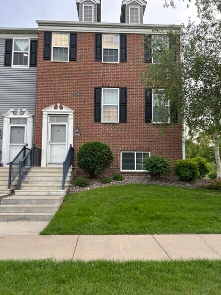 Primary Photo - 4502 Village Square Blvd N