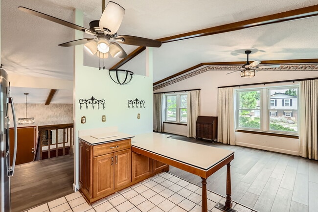 Building Photo - 7649 Safari Cir