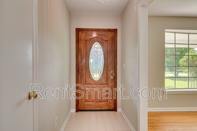 Building Photo - 202 Spring Dr