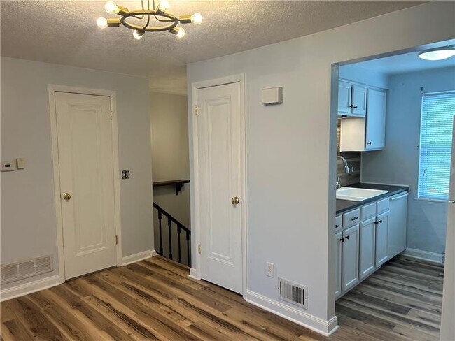 Building Photo - 5046 Harvest Ln