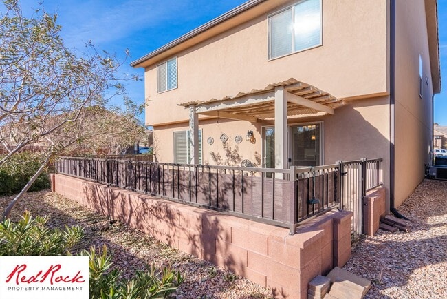 Building Photo - 4 Bed/2.5 Bath Townhome in Desert Bluff!