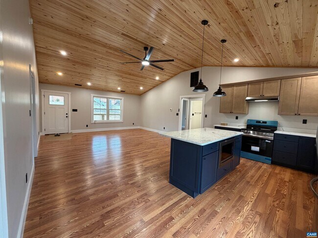 Building Photo - 487 Montreal Ln