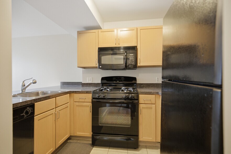 Kitchen - 800 4th St SW