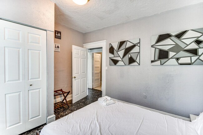 Building Photo - 9501 Granby St