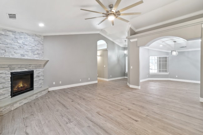 Building Photo - 3451 Woodbury Dr