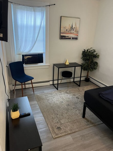 Building Photo - 25 Stevens St