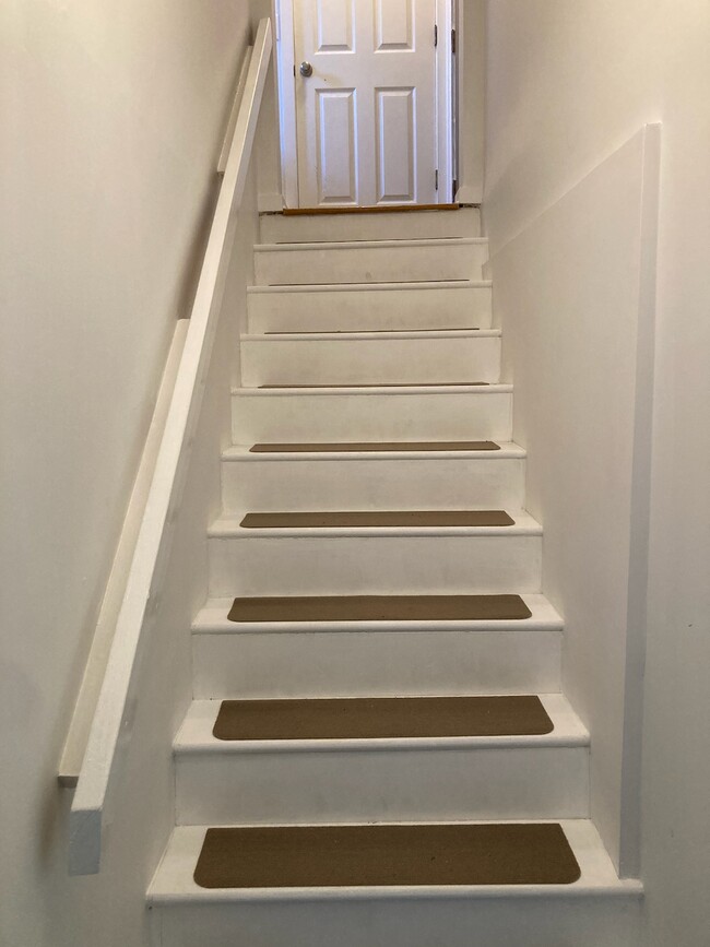 Stairs to Finished Basement - 1500 Cambridge Dr