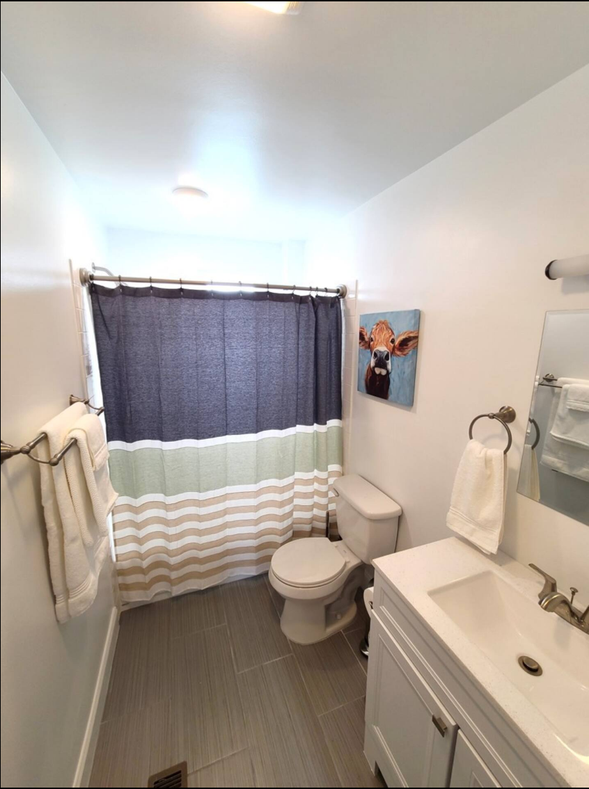 full bathroom - 947 McAllister Ave