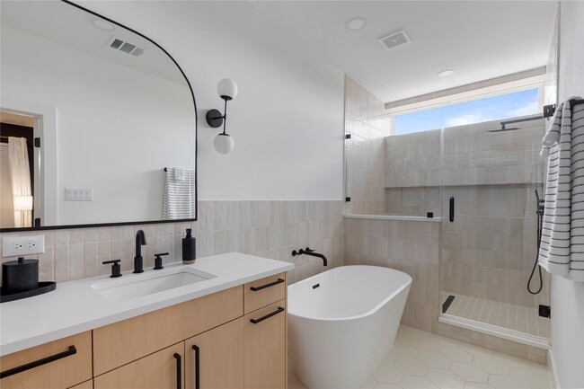 Building Photo - 3115 Armada Dr
