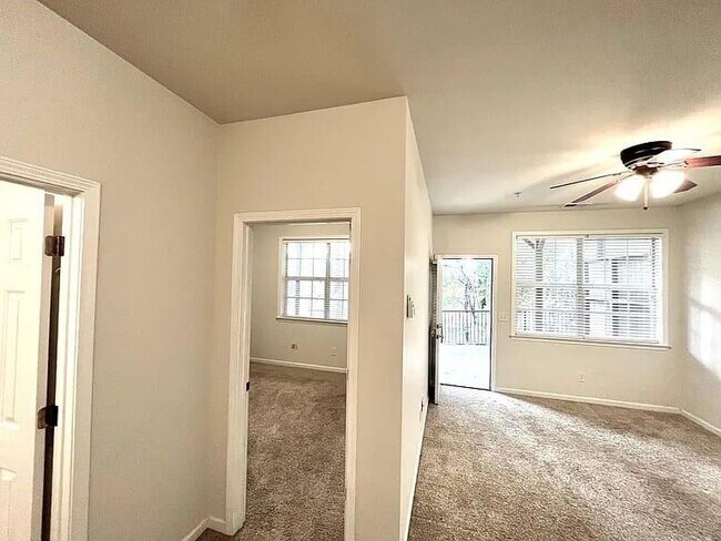 Building Photo - 4668 Creekside Villas Way