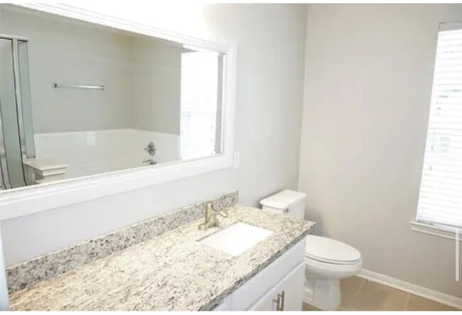 Building Photo - 16019 Summerville Lake Dr