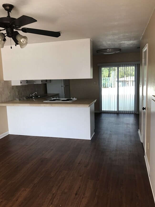 Building Photo - Perfect Townhouse Within Walking Distance to FSU