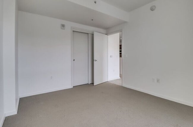 Building Photo - Stunning 1Bdm 1Ba Condo in the Heart of Do...