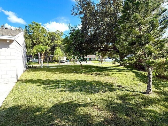 Building Photo - 5723 Kneeland Ln