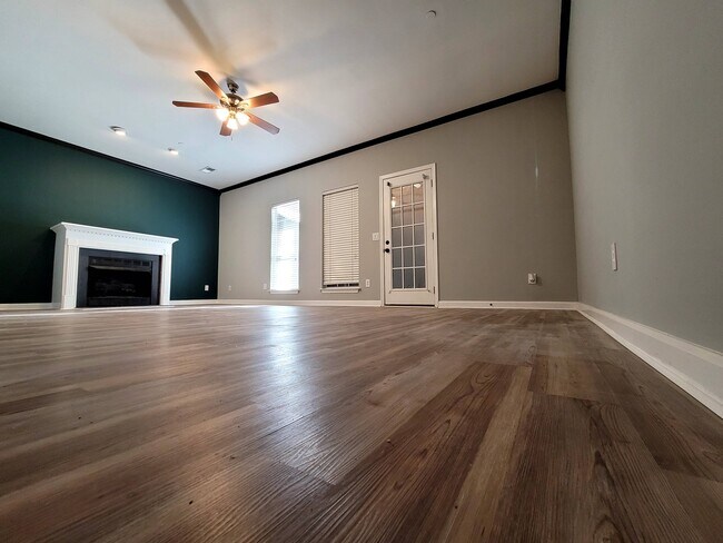 Building Photo - 730 3rd St NE