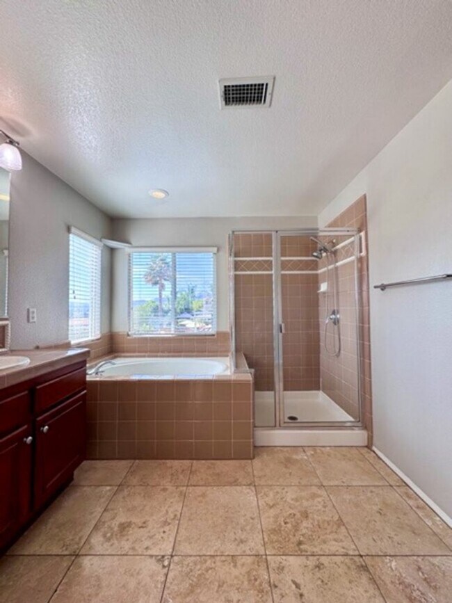 Building Photo - Oversized 5 bedroom Copper Canyon Murrieta...