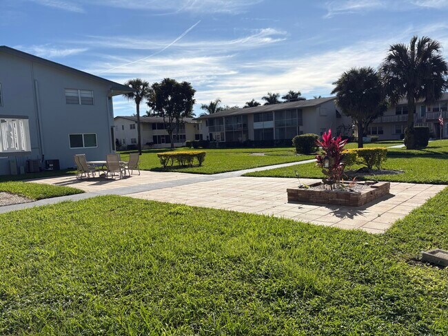 Building Photo - 44 Waltham B