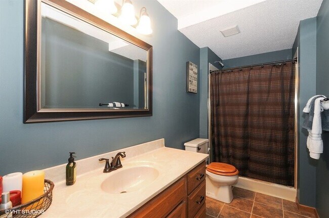 Building Photo - Spacious 5BR Home on Cul-de-Sac – Available June 1