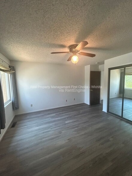 Building Photo - 2405 S Capri St