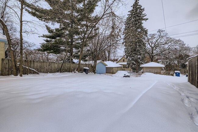 Building Photo - 3507 N Newton Ave