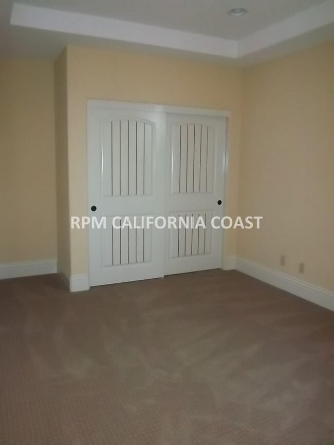 Building Photo - 2320 Marshallfield Ln