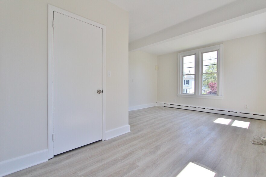Primary Bedroom - 552 Cumberland St
