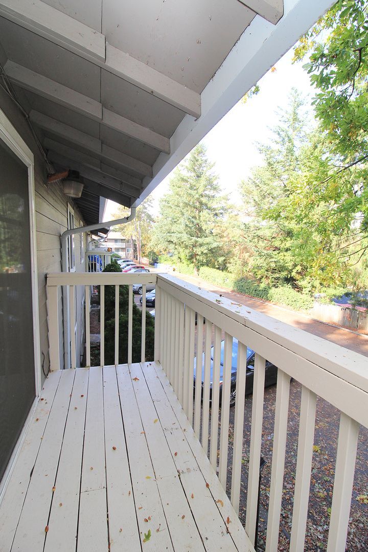 Building Photo - 5704 SW Beaverton Hillsdale Hwy