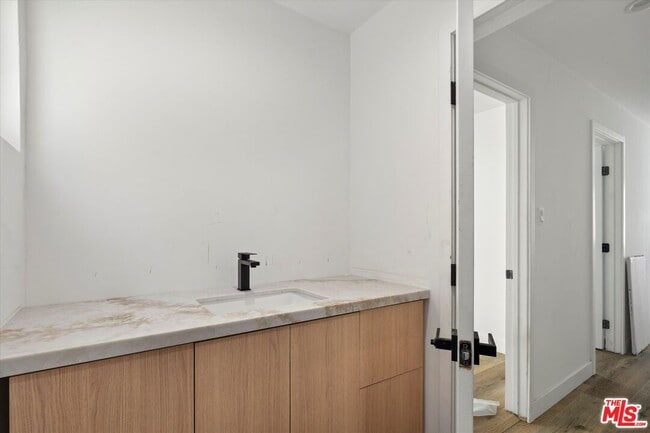 Building Photo - 3748 Veteran Ave