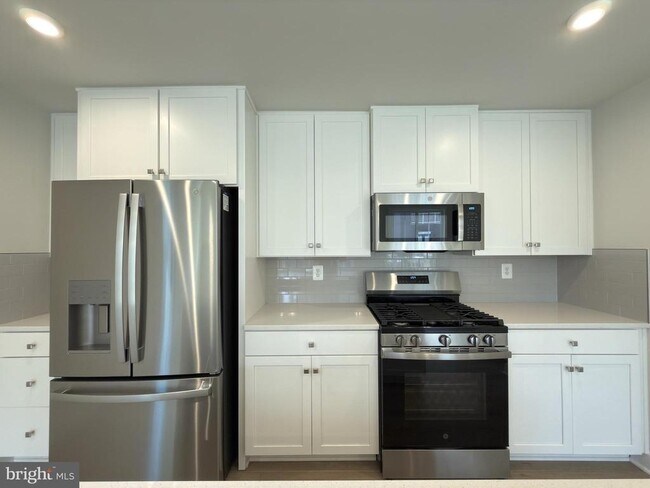 Building Photo - 14441 Albemarle Point Pl