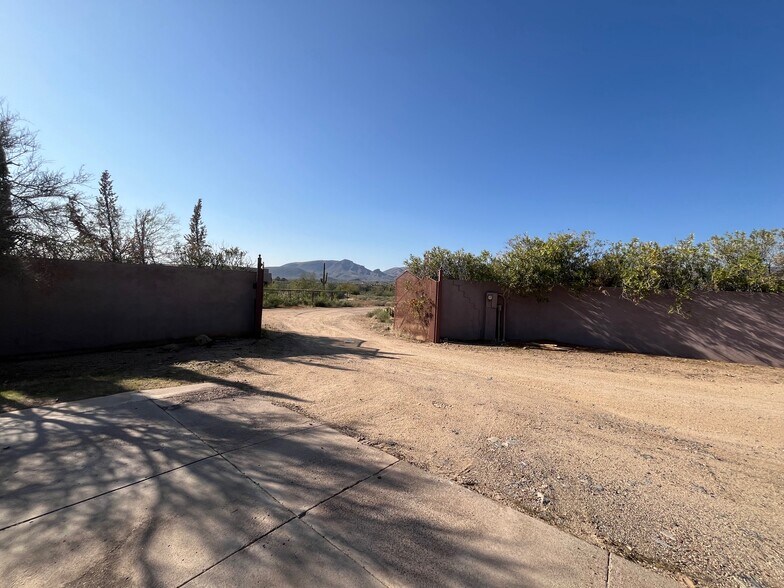 Building Photo - 6911 E Lone Mountain Rd