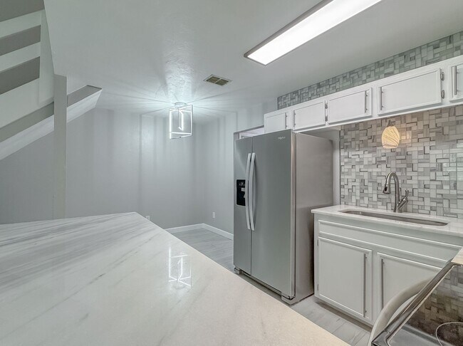 Building Photo - MODERN! Walk to FSU 2/2 w/ Marble Counters, Stainless Steel Appliances, & Privacy Fenced Yard! Av...
