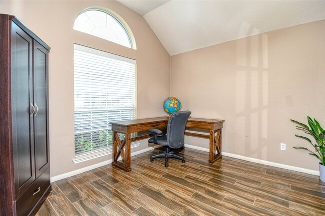 Building Photo - 25923 Marshbrook Ln