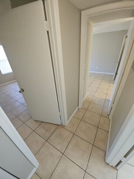 Building Photo - 4658 Commander Dr