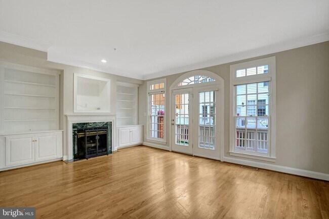 Building Photo - 1210 Roundhouse Ln