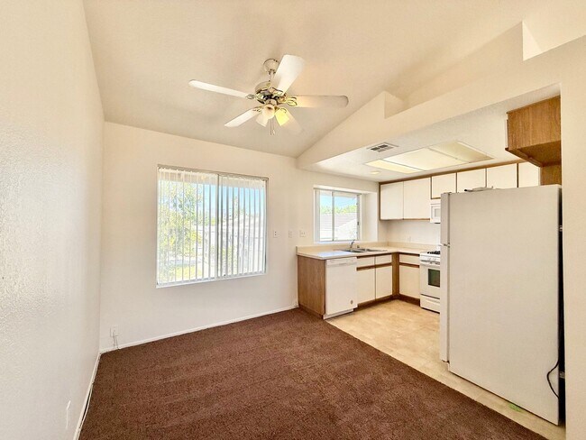 Building Photo - AVAILABLE NOW !! 2 Bedroom 2 Bathroom Apartment in Bermuda Dunes! MOVE IN SPECIAL! HALF OFF ONE M...
