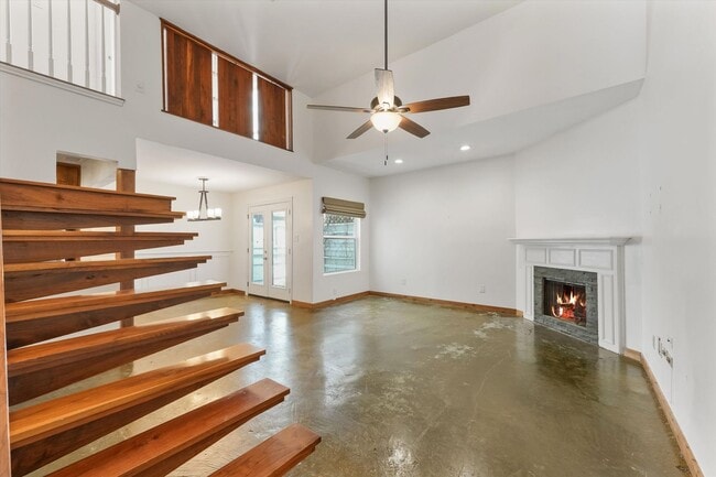 Building Photo - Modern and Sleek Three Bedroom Townhome!