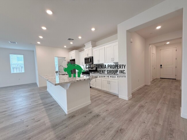 Building Photo - 337 Barrel St