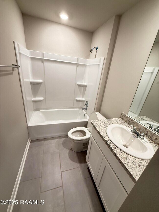 Building Photo - 112 Broussard Hl Dr