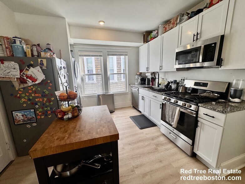 Building Photo - 127 Eliot St