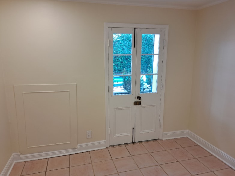 Building Photo - 617 Dauphine St