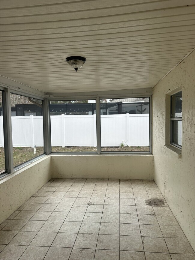 Building Photo - Great Location!  2 Bedroom, 2 Bathroom, 1 Car Garage Home For Rent.